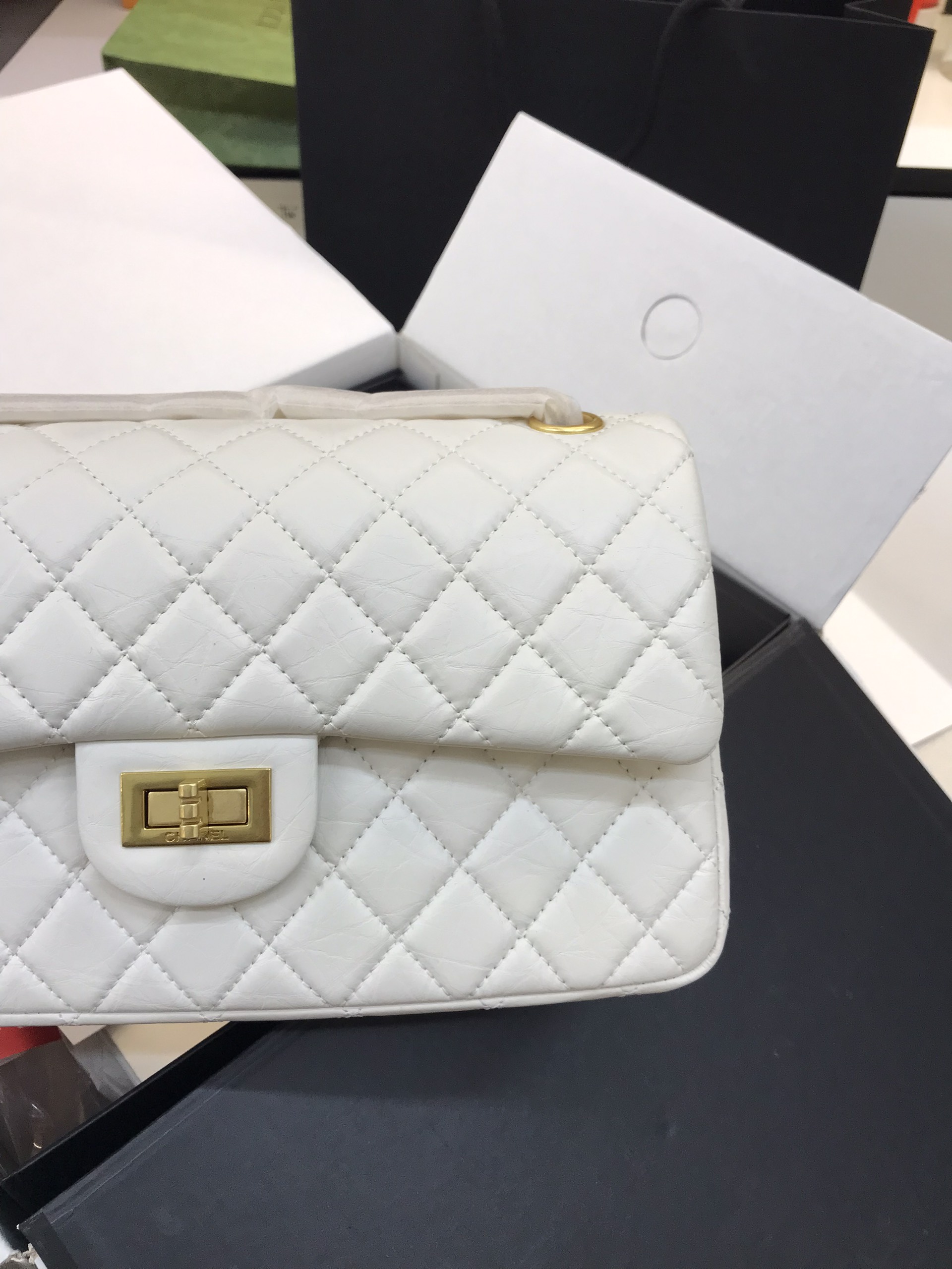 Túi Xách Chanel Classic Super Reissue Màu Trắng Khóa Vàng Size 26cm