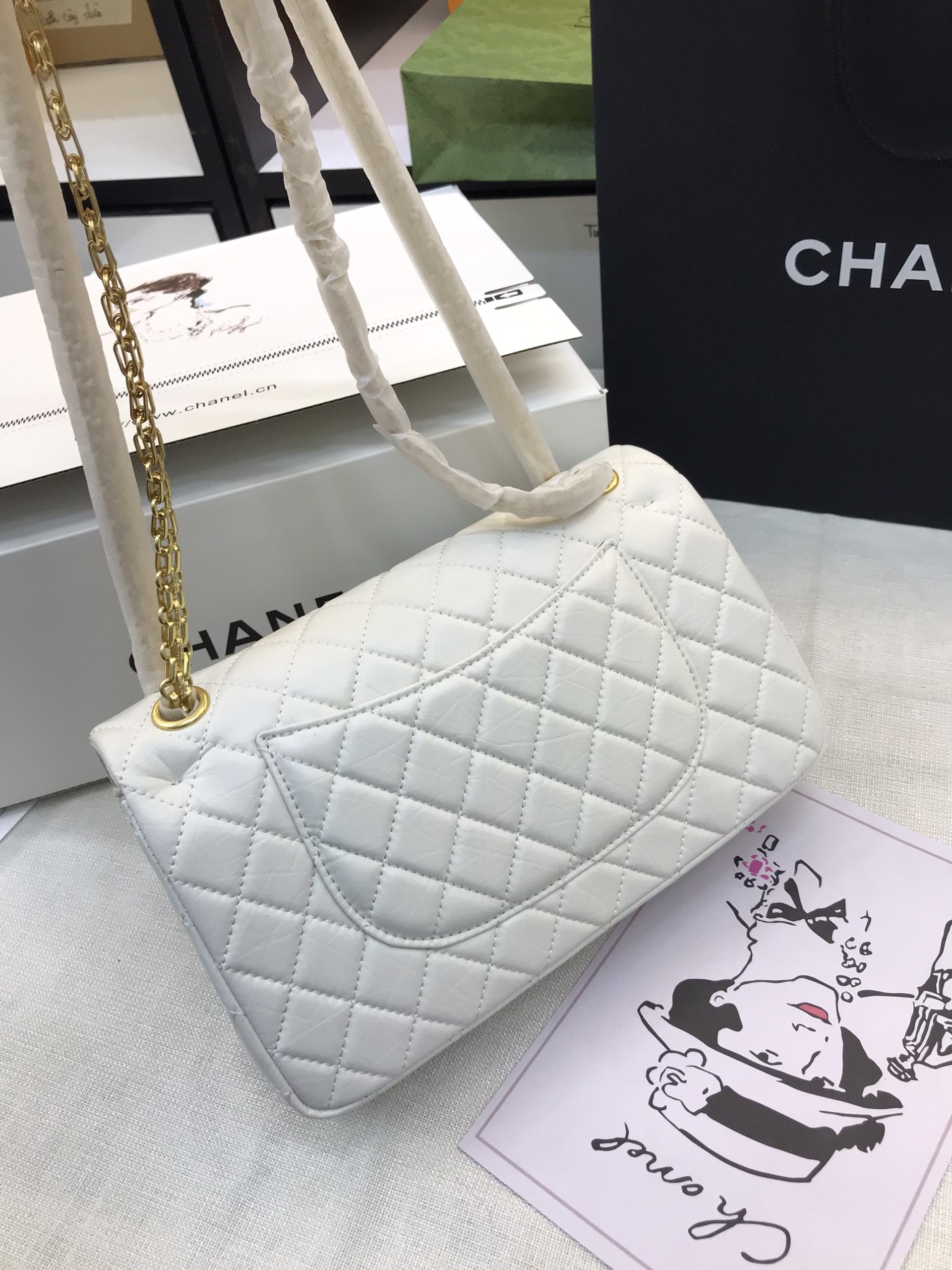 Túi Xách Chanel Classic Super Reissue Màu Trắng Khóa Vàng Size 26cm