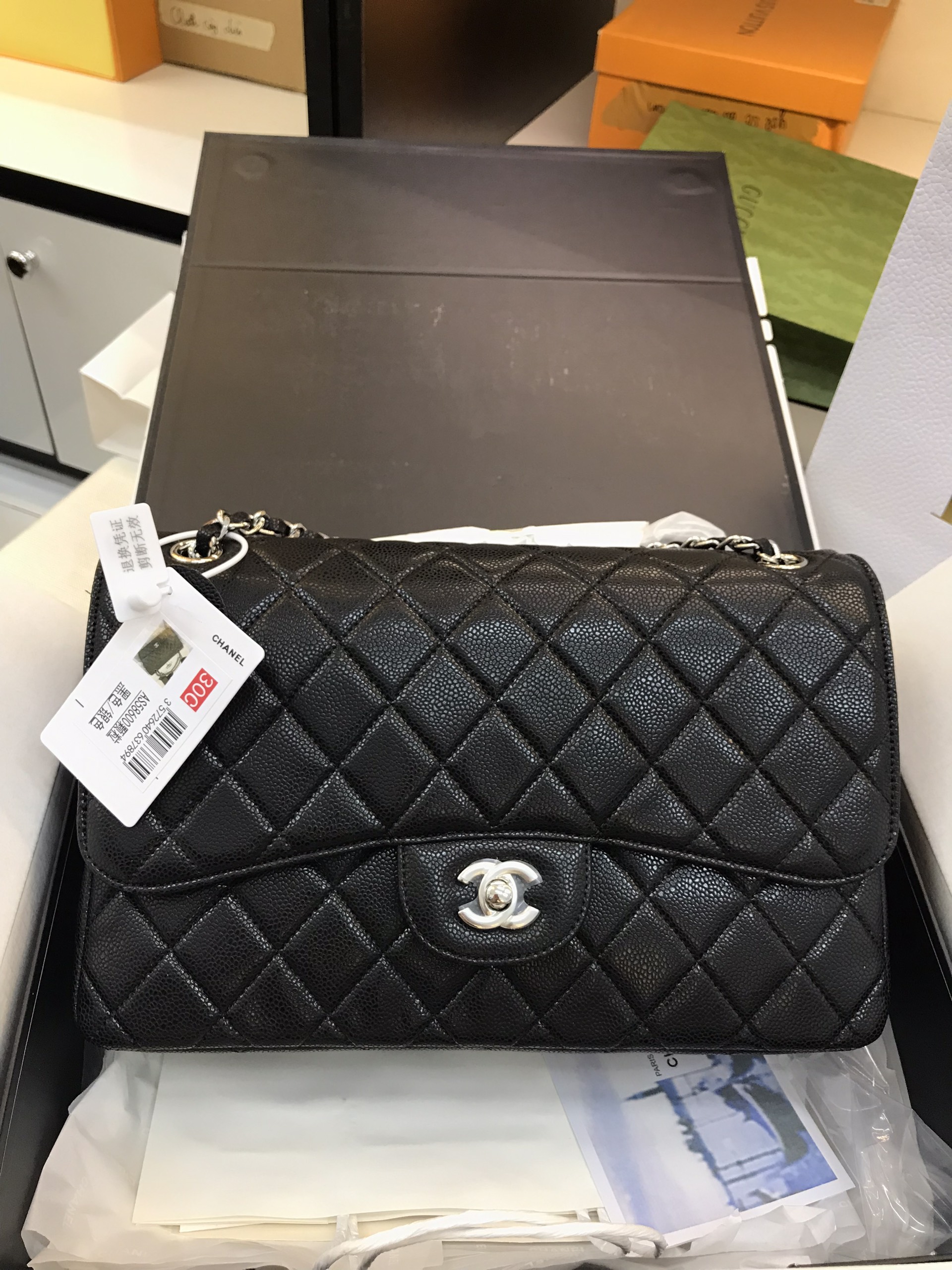 Túi Xách Chanel Classic Super Màu Đen Da Hạt Khóa Bạc Size 30cm