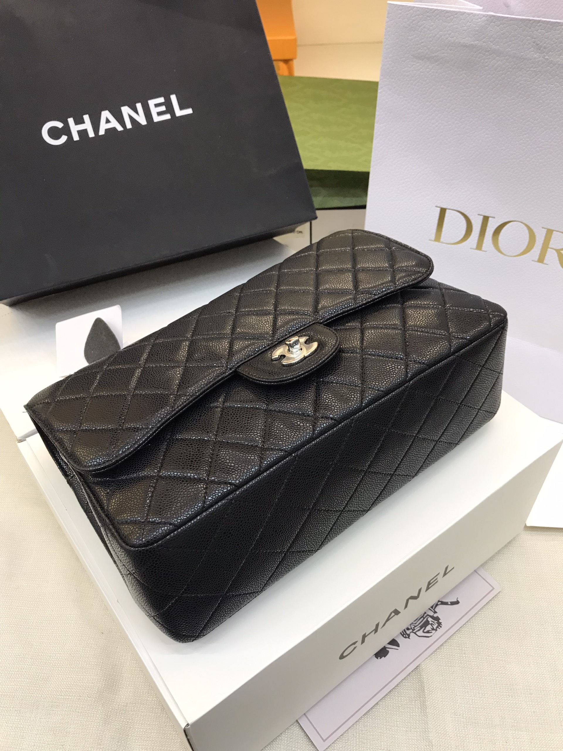 Túi Xách Chanel Classic Super Màu Đen Da Hạt Khóa Bạc Size 30cm
