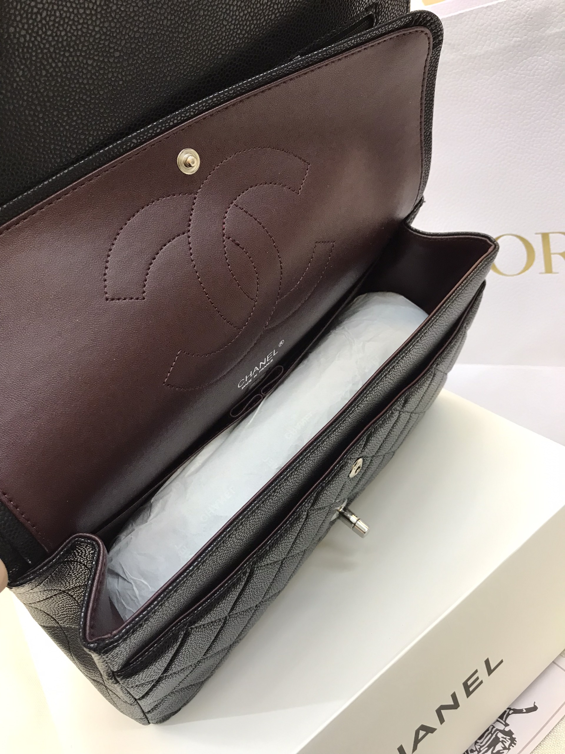 Túi Xách Chanel Classic Super Màu Đen Da Hạt Khóa Bạc Size 30cm