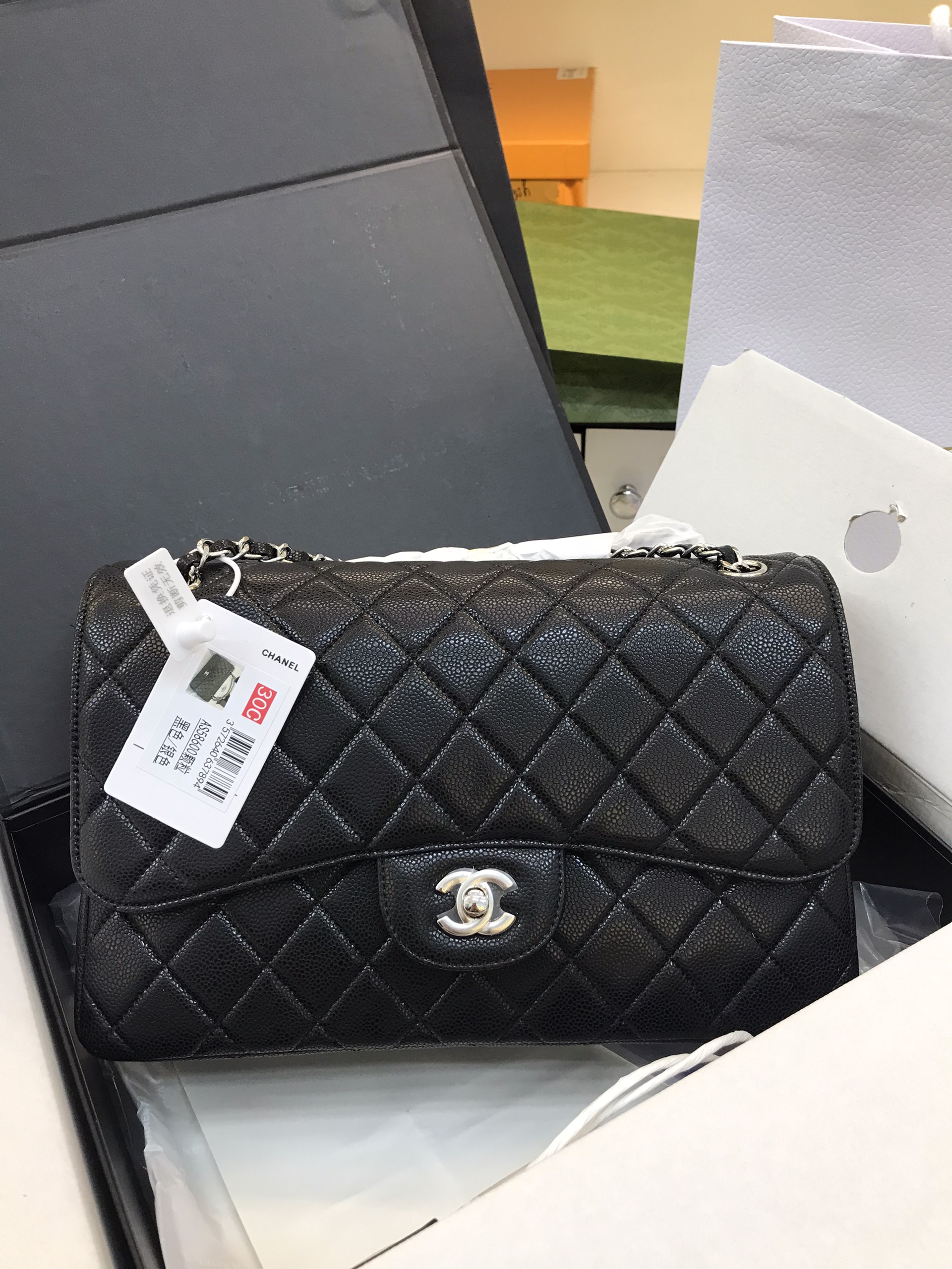 Túi Xách Chanel Classic Super Màu Đen Da Hạt Khóa Bạc Size 30cm