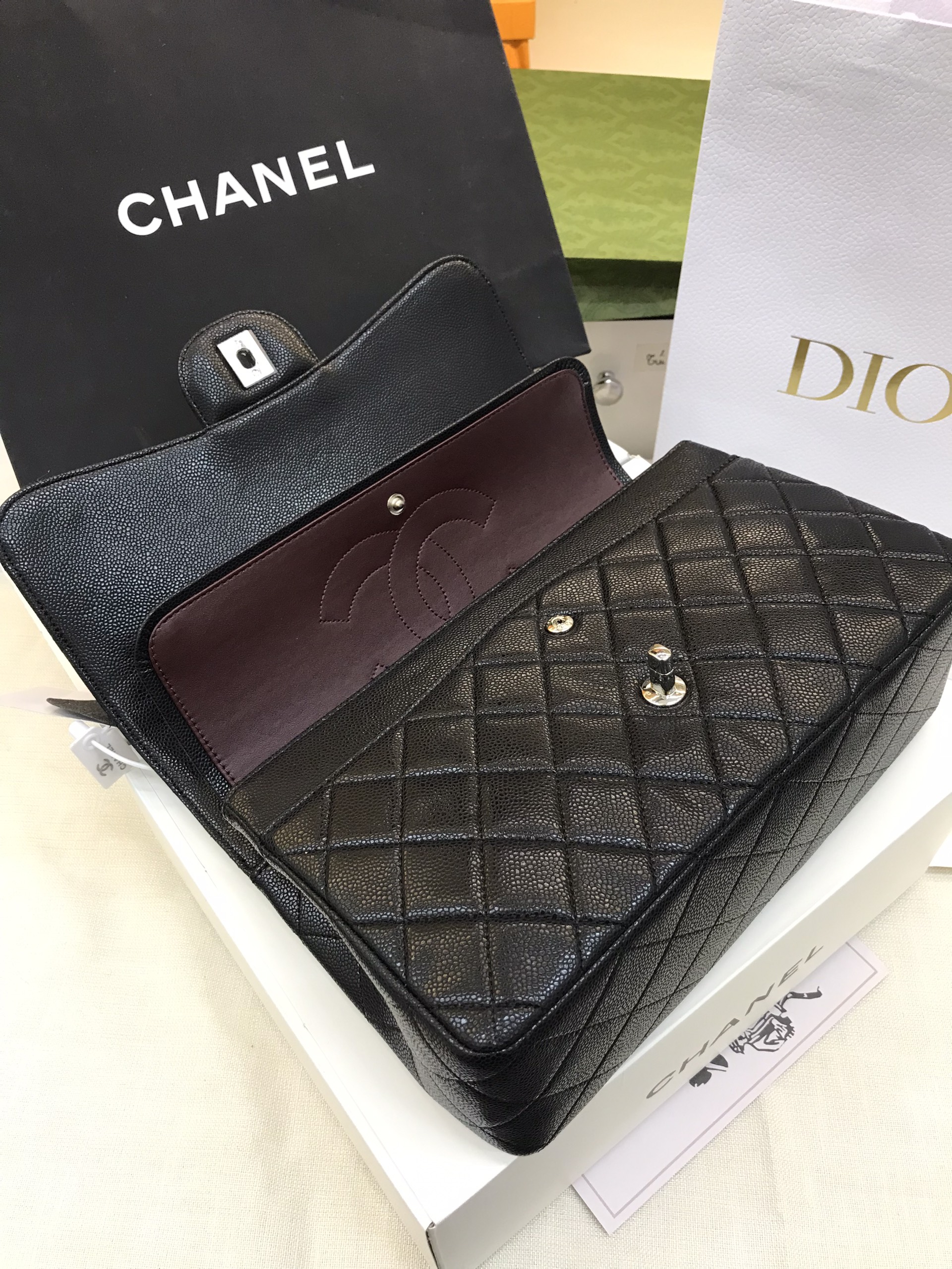 Túi Xách Chanel Classic Super Màu Đen Da Hạt Khóa Bạc Size 30cm