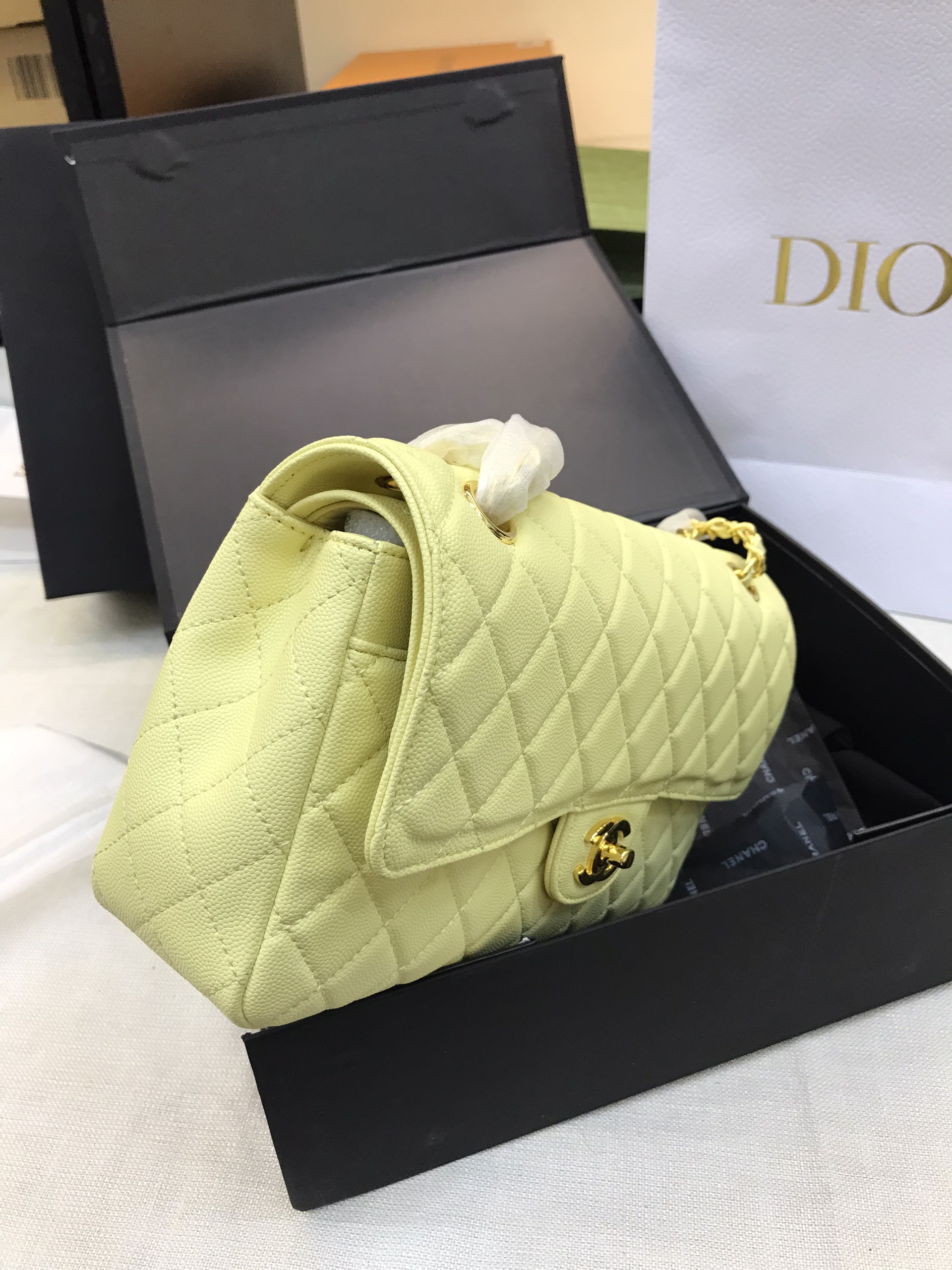 Túi Xách Chanel Classic Super Màu Vàng Chanh Khóa Vàng Size 26cm