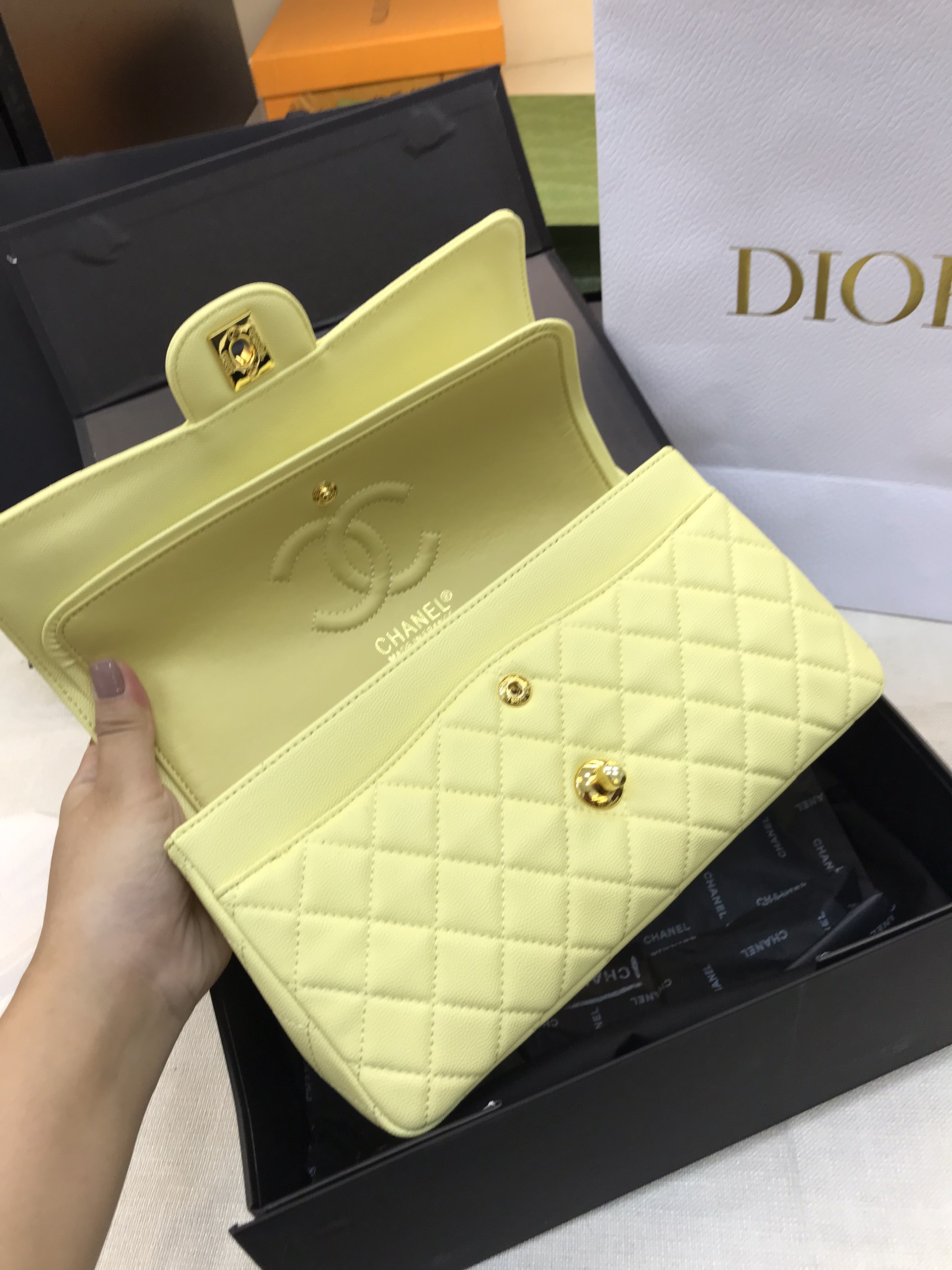 Túi Xách Chanel Classic Super Màu Vàng Chanh Khóa Vàng Size 26cm