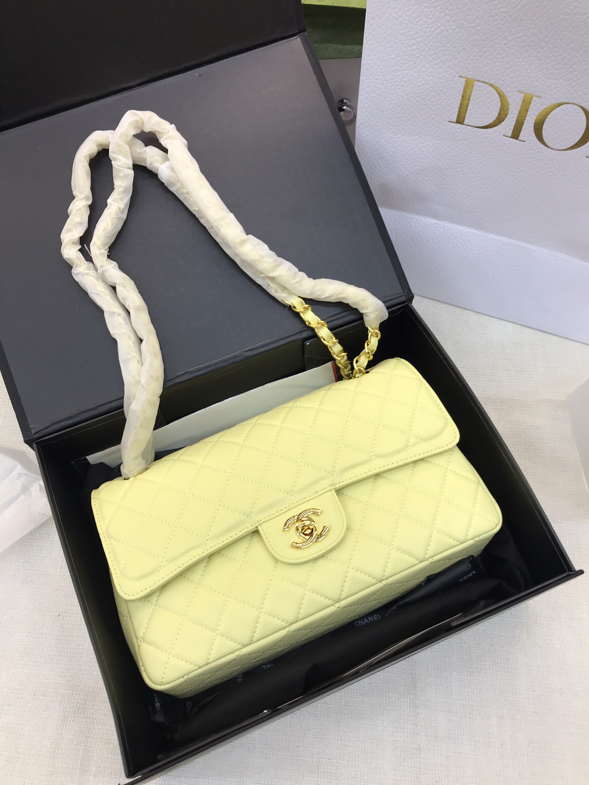 Túi Xách Chanel Classic Super Màu Vàng Chanh Khóa Vàng Size 26cm