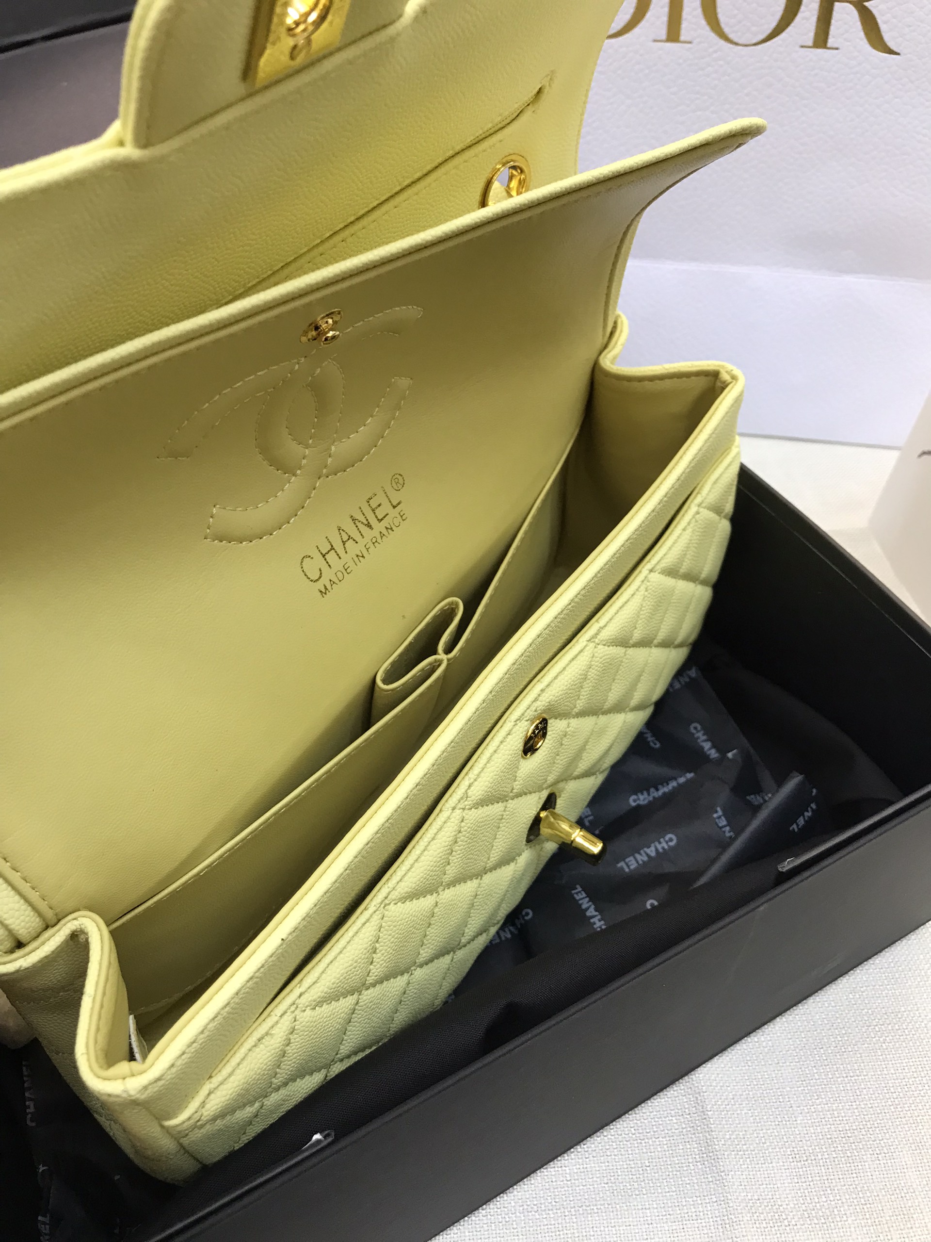 Túi Xách Chanel Classic Super Màu Vàng Chanh Khóa Vàng Size 26cm