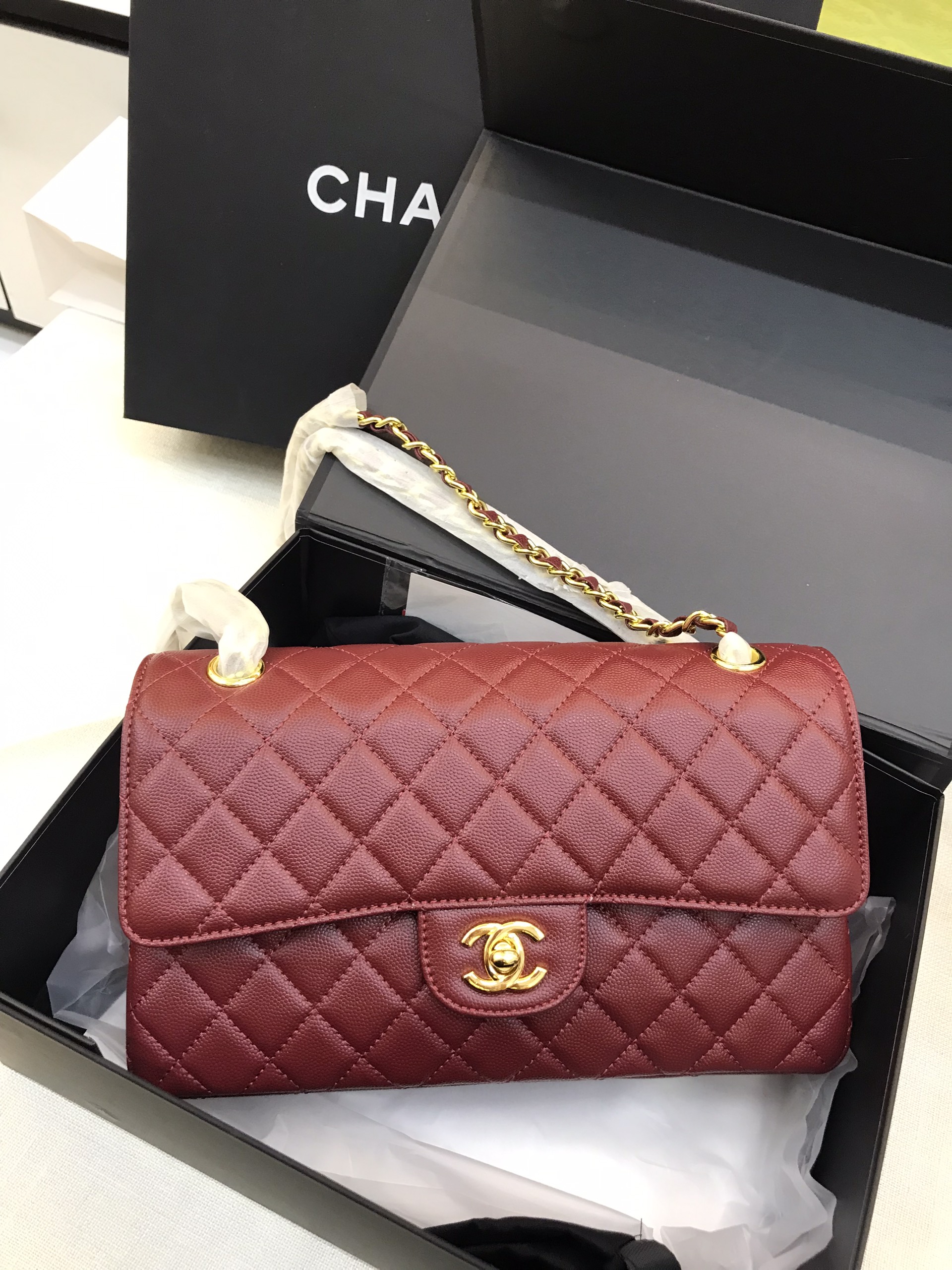 Túi Xách Chanel Classic Super Màu Đỏ Đô Khóa Vàng Size 26cm