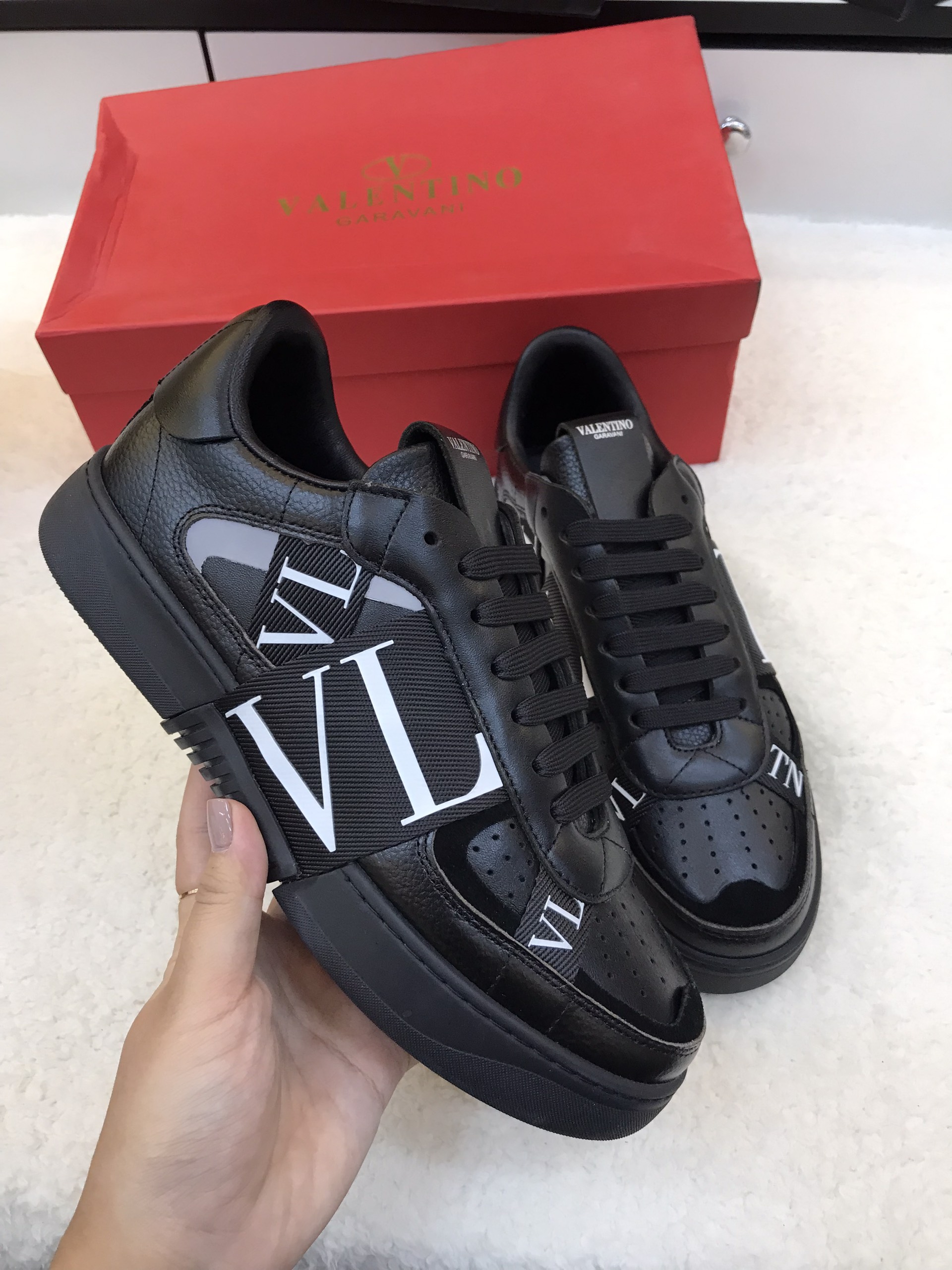 Giày Valentino Super Màu Đen Size 40
