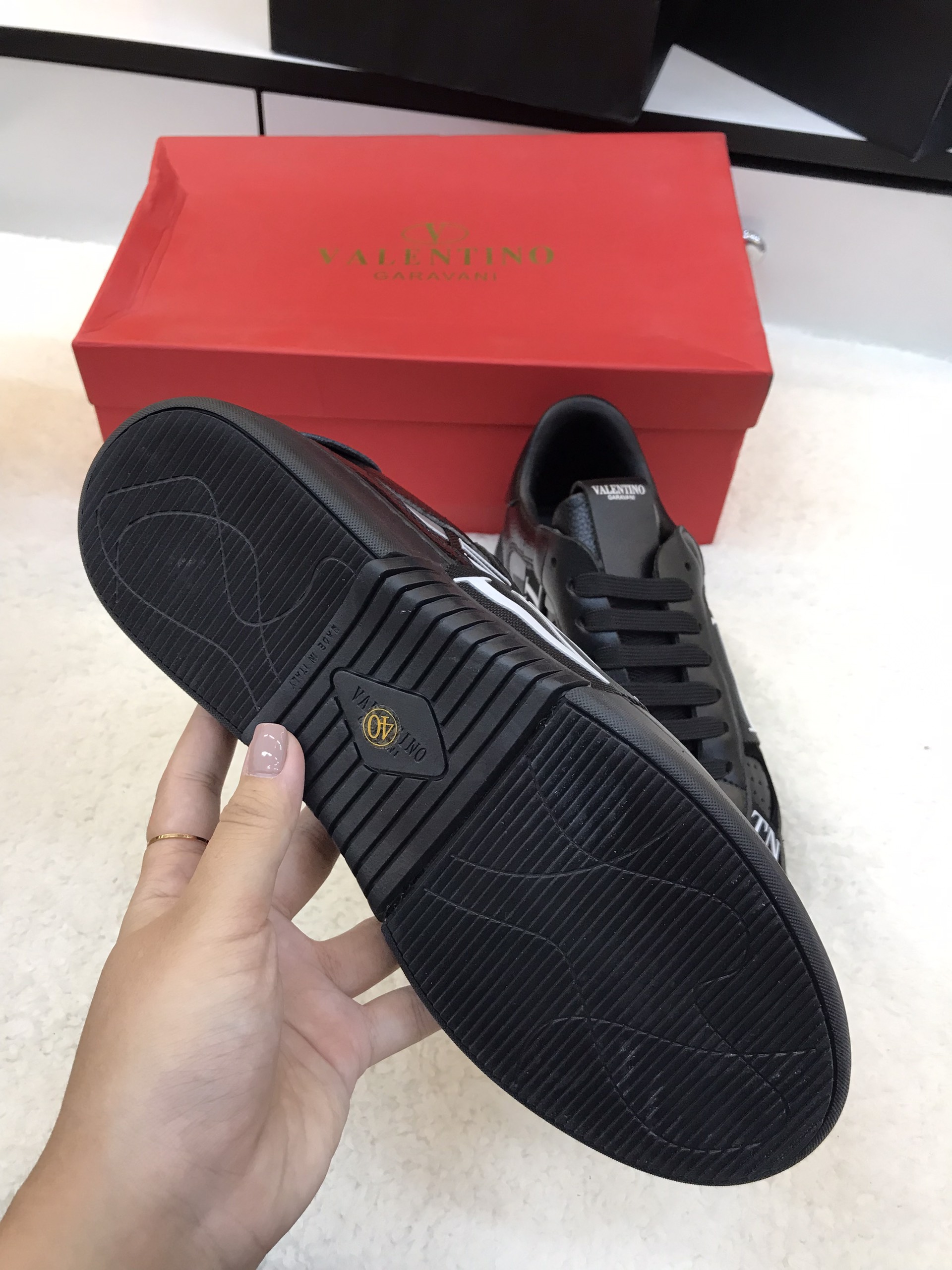 Giày Valentino Super Màu Đen Size 40