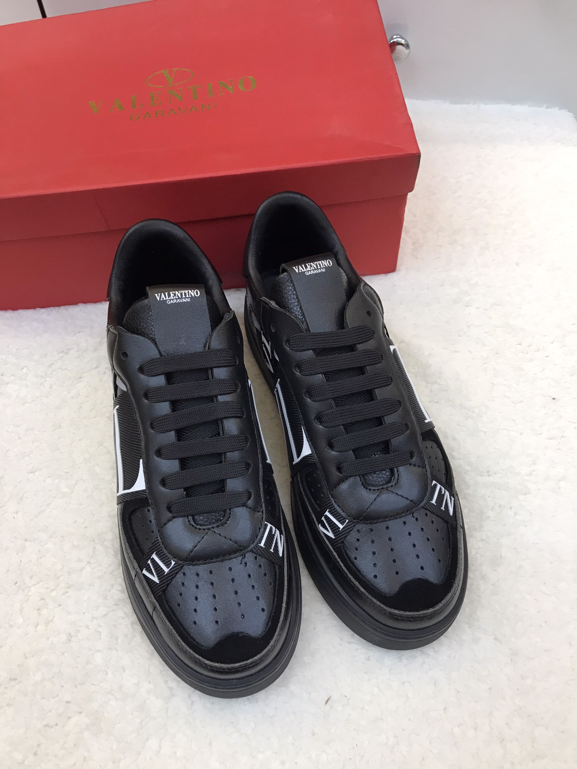Giày Valentino Super Màu Đen Size 40