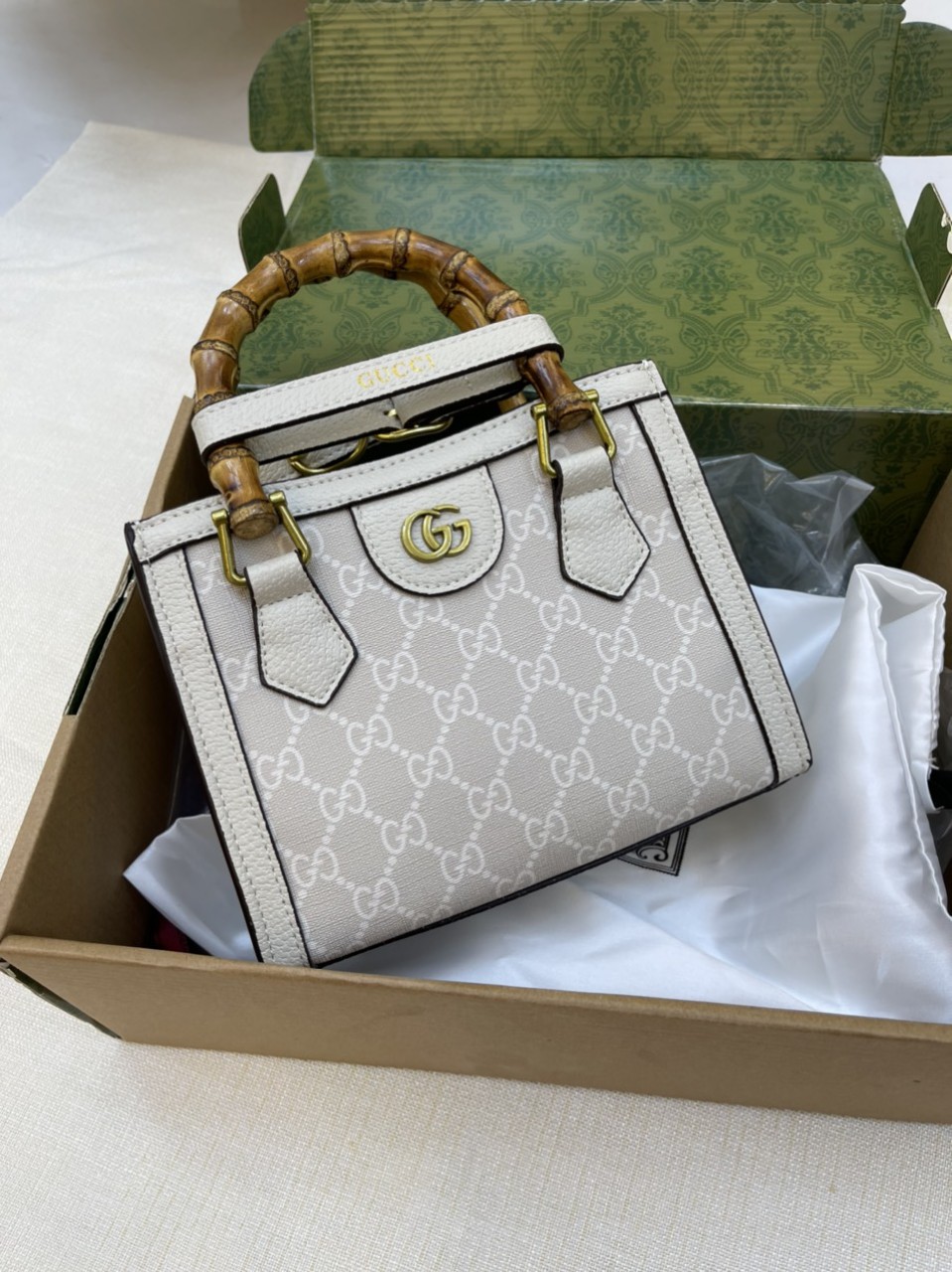 Túi xách Gucci Diana Super Mini Tote Bag Màu Trắng Quai Trúc Size 21cm