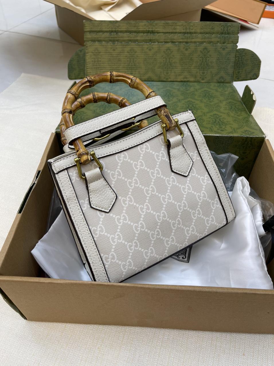 Túi xách Gucci Diana Super Mini Tote Bag Màu Trắng Quai Trúc Size 21cm