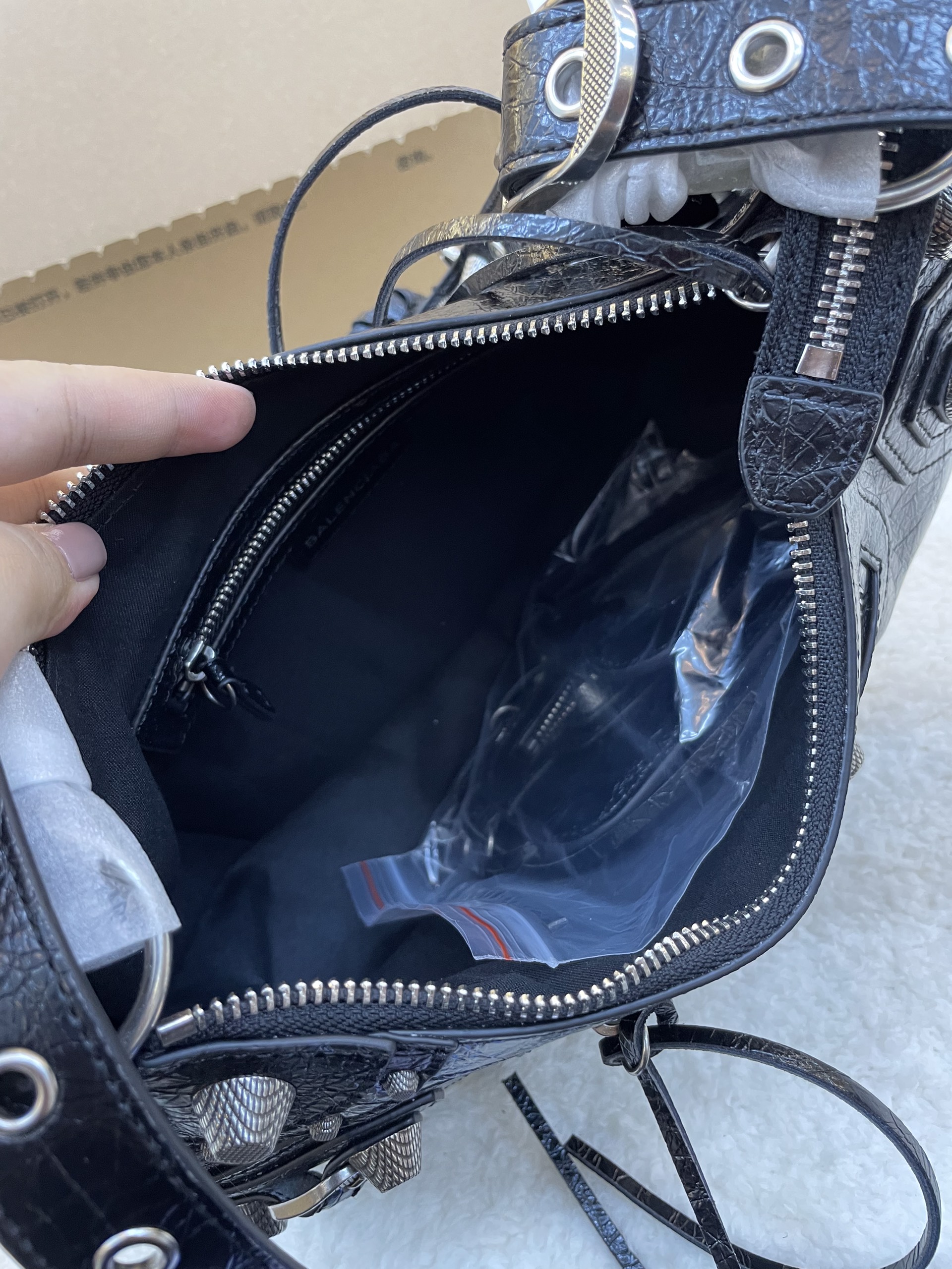 Túi Xách Balenciaga Super Màu Đen Bóng  Size 33cm