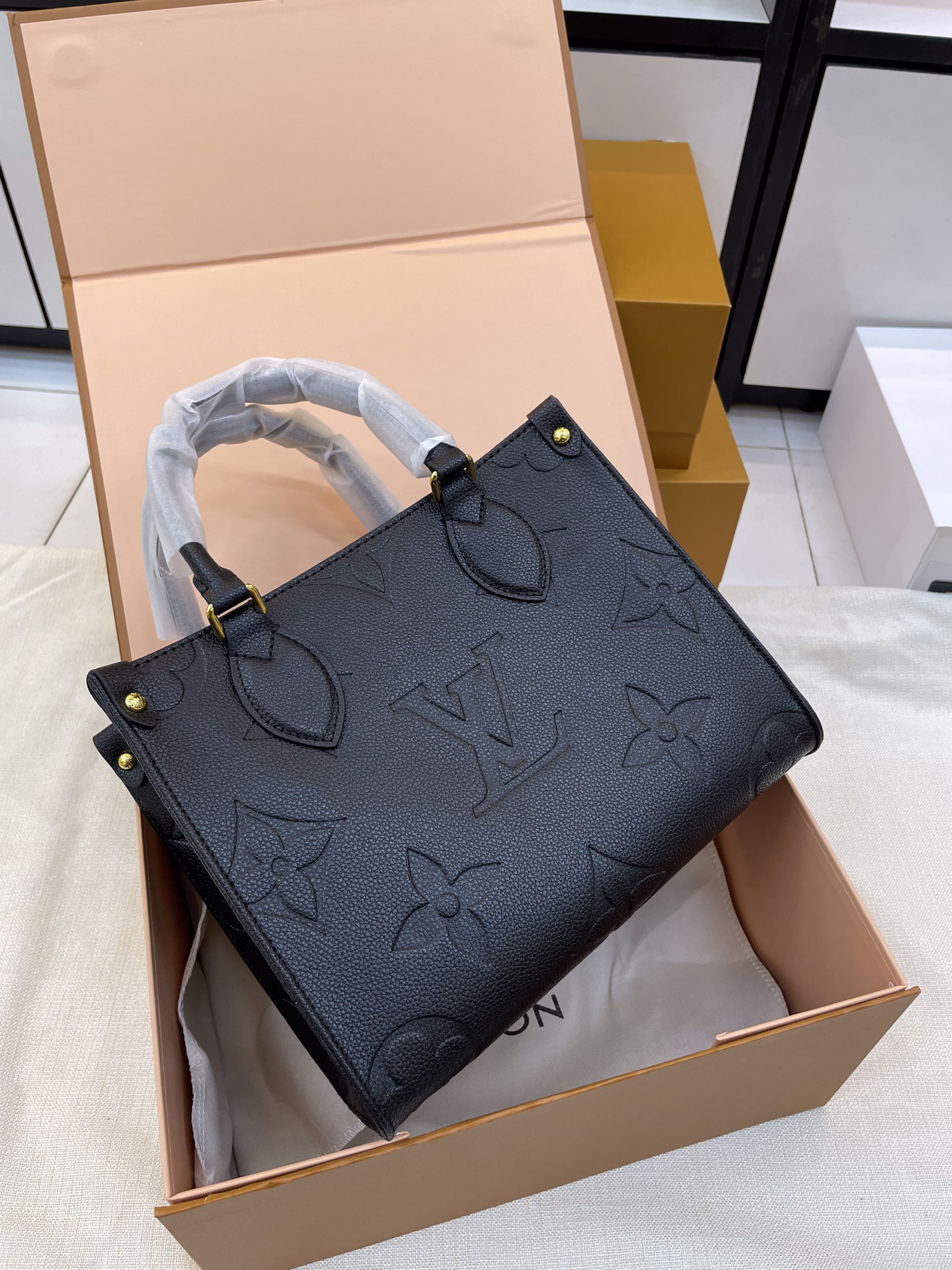 Túi Xách LV Super Onthego Màu Đen Hoa Đen Size 25cm