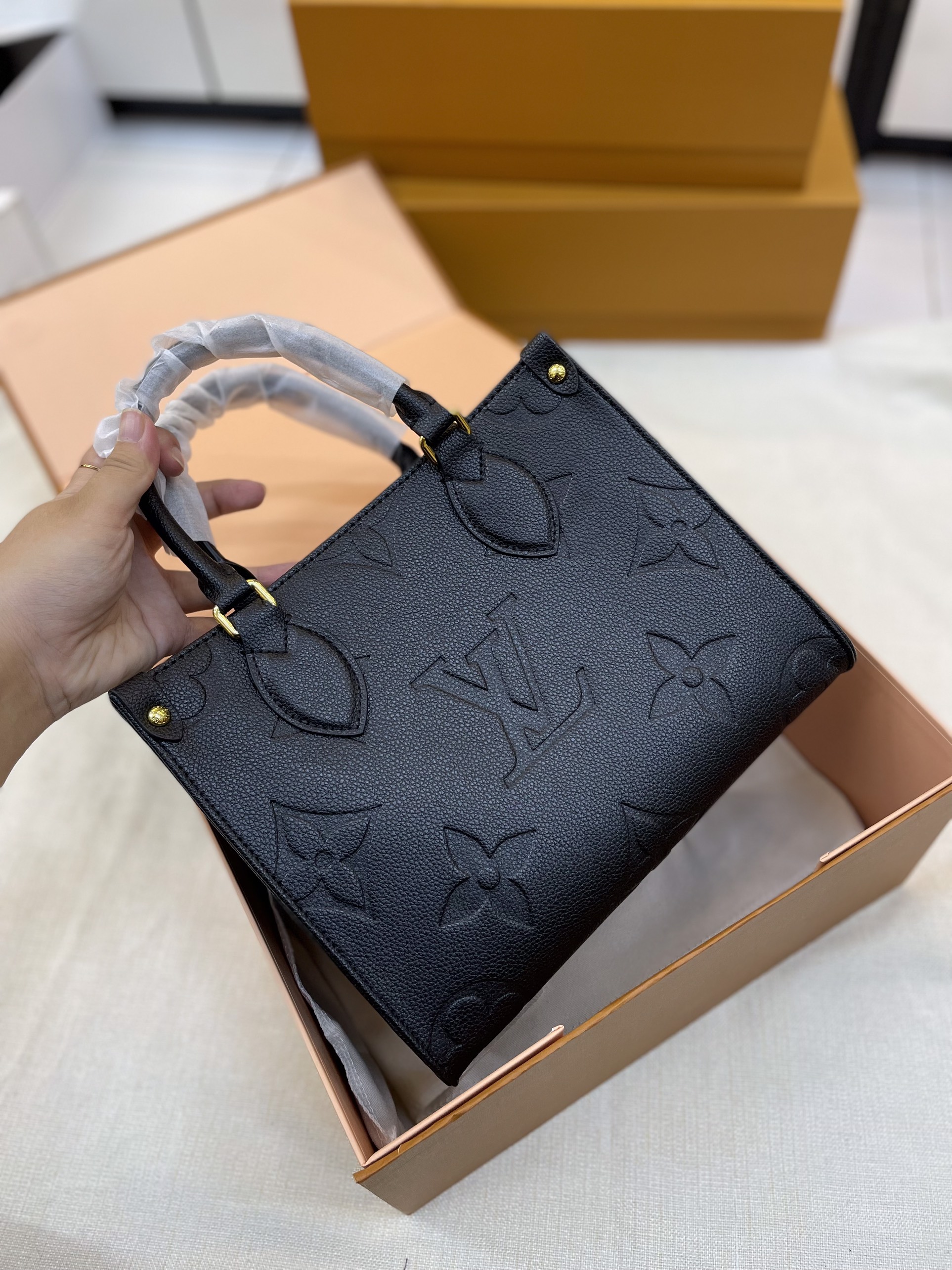 Túi Xách LV Super Onthego Màu Đen Hoa Đen Size 25cm