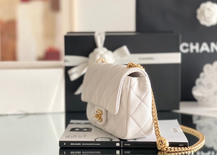 Túi Xách Chanel 23P Classic Hass Vip Màu Trắng Size 20cm