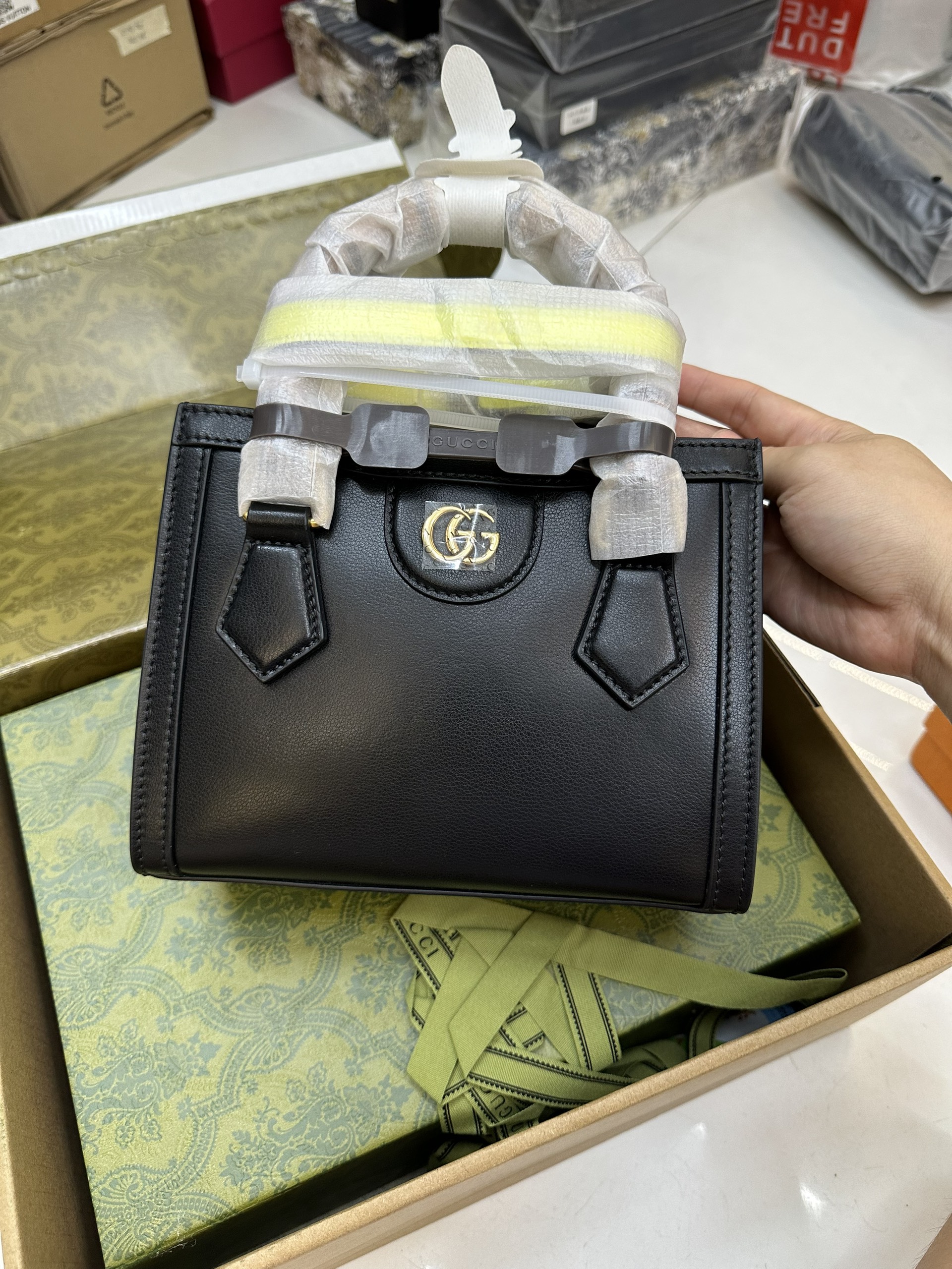 Túi Gucci Diana Mini Tote Black Leather ‎Siêu Cấp 655661