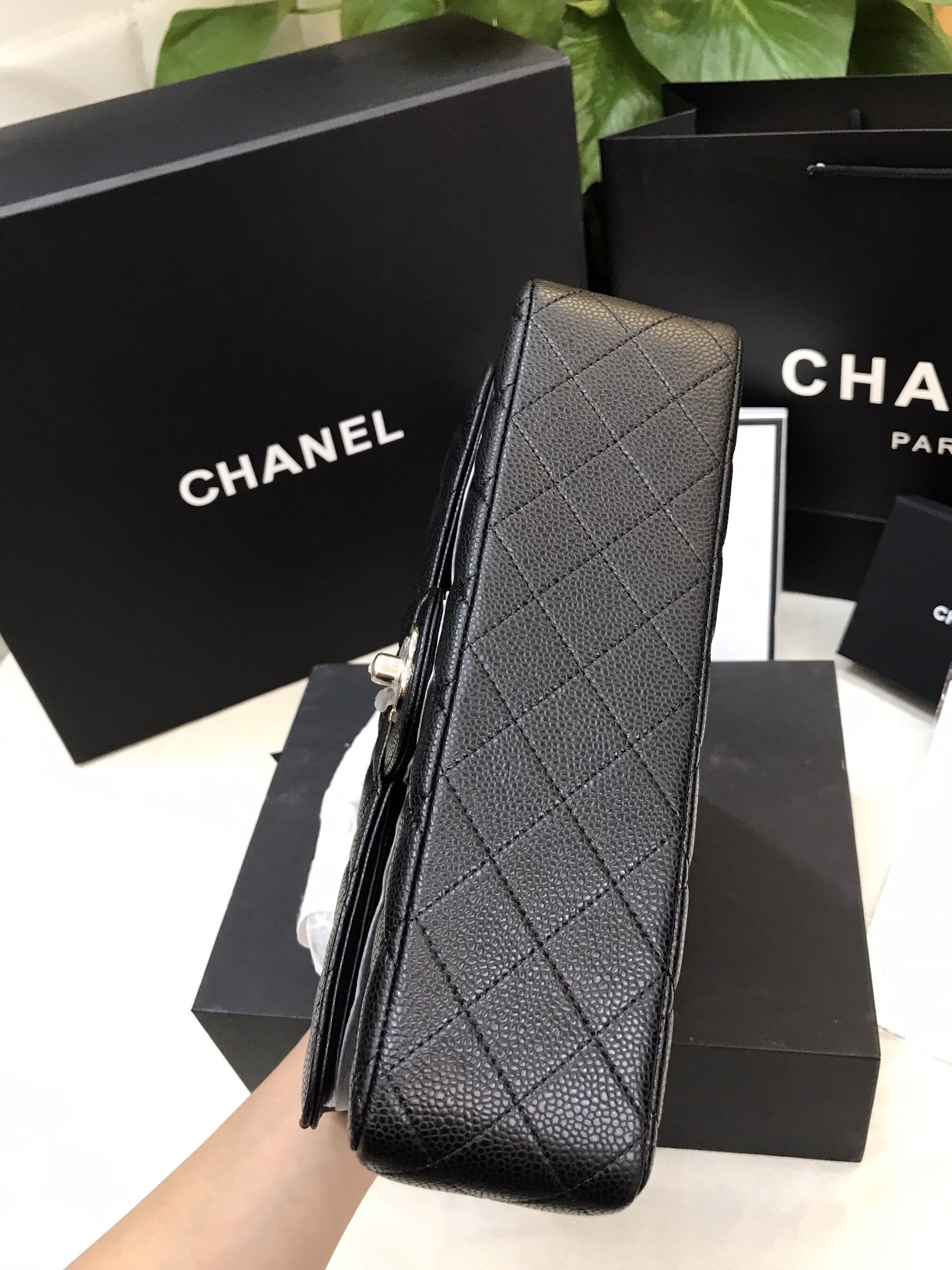 Túi Chanel Classic Flap Super Màu Đen Da Hạt Size 23cm