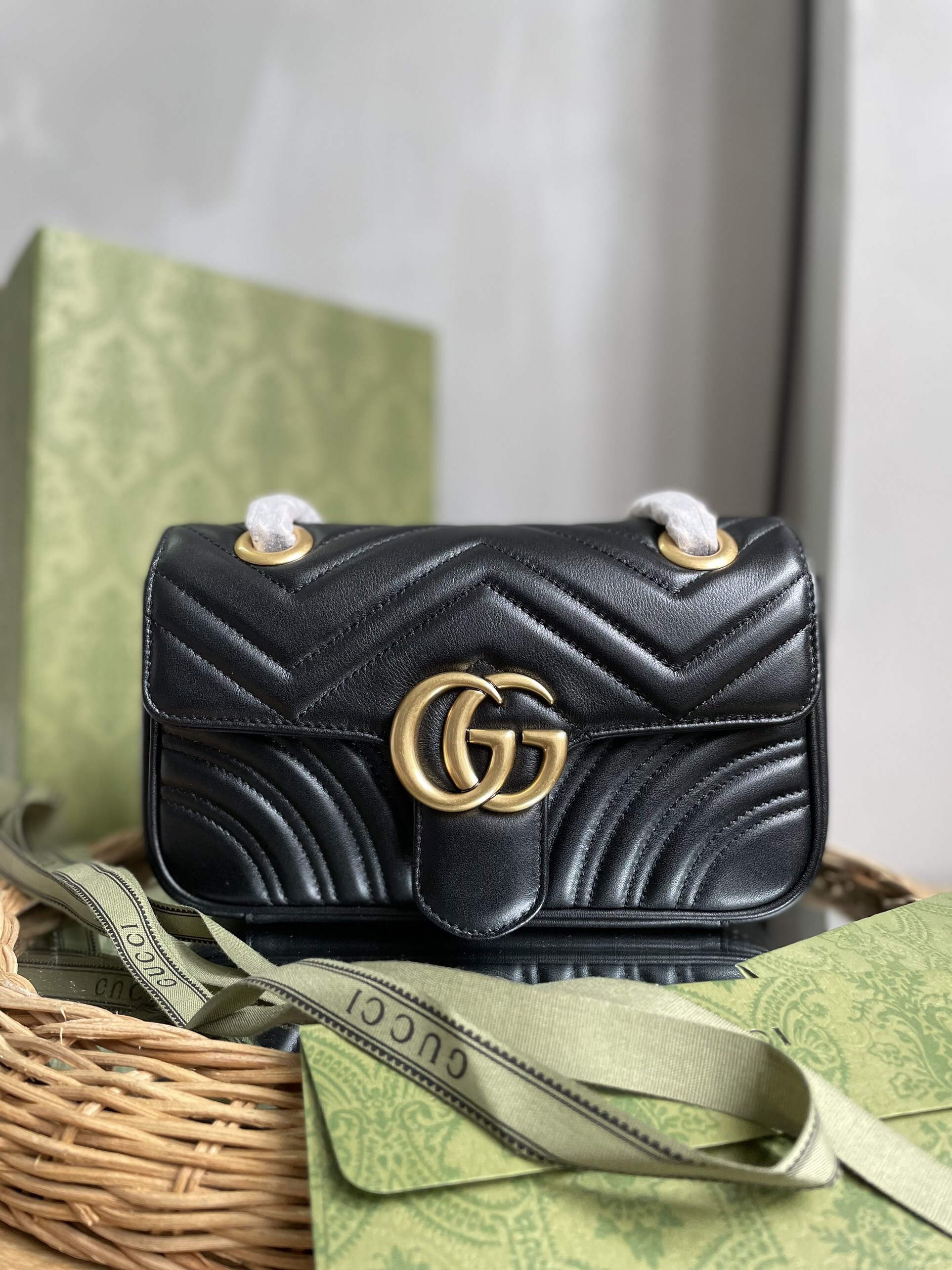 Túi Xách Gucci Marmont Siêu Cấp Gold Lock In Black Size 22cm